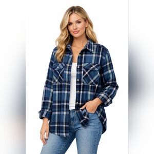 TNA Aritzia | Oversized Plaid Flannel Button Up Shirt | Small